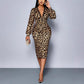 Vestido de 2026 con estampado de leopardo y escote en V.