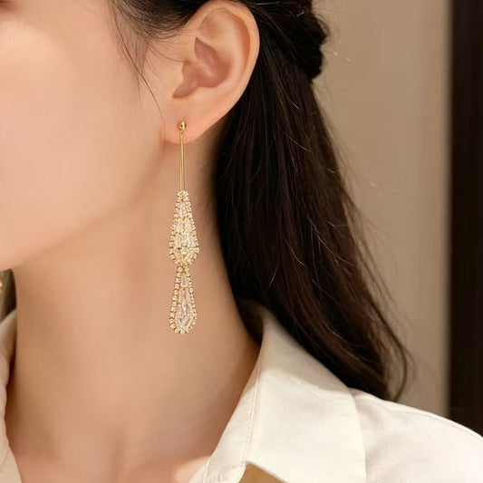 ✨ Elegantes pendientes en forma de lágrima: ¡estilo chic francés con circonitas brillantes! 💎🤍